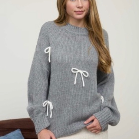 Blu Pepper Gray Holiday Sweater with Bows, Size Small - Picture 1 of 1